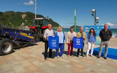 Zarauzko hondartzan eman diote hasiera udako denboraldiari