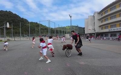 Giro onean ospatu dute Orioko haurrek San Fermin Txiki eguna