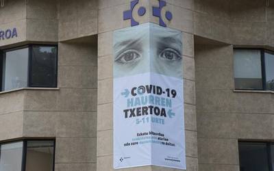 COVID-19 birusaren positiboek gora egiten jarraitzen dute, 89 kasu berrirekin astebetean