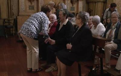 Ekitaldia egin dute Mariaren Lagundiko mojak agurtzeko