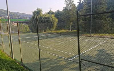 IMHko tenis pista berritu eta erabiltzeko modua aldatu du kirol patronatuak