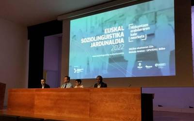 Hizkuntzen kaleko erabilera aztertzeko ariketa kolektiboa izan da Euskal Soziolinguistika Jardunaldia