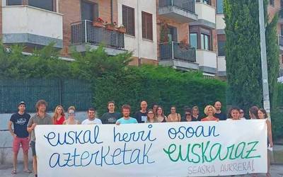 [ARGAZKI GALERIA] Ibaizabal ikastolako kideek Seaskak hasitako okupazioa babestu dute