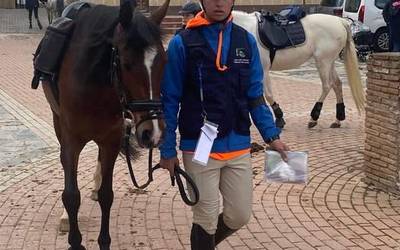 "Zaldiarekin konplizitate hori lortzeko ordu asko lan egin beharra dago"