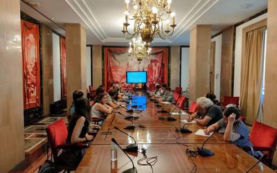 Trenbide azpiegiturak "lehenbailehen" modernizatzea eskatu dute Madrilen