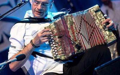 Korrontzi folk bandak joko du Zornotzan, uztailaren 26an