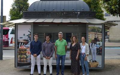 Laudioko Udalak turismo bulegoa inauguratu du Zumalakarregi etorbideko kiosko ohian