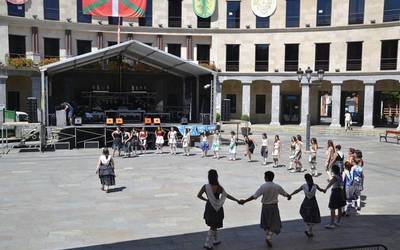 Dantza-plaza VS plaza-dantza