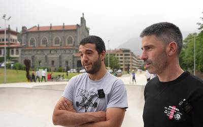 Azpeitiko skatezaleek ekintzaz betetako eguna prestatu dute skate parke berriari ongi etorri borobila emateko