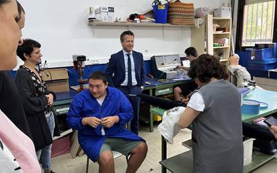 Elgoibarko institutuaren beharrak eta premiak ezagutzeko bisita egin du Jokin Bildarratz Hezkuntza sailburuak