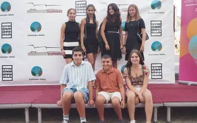 Dotore jantzi dira zumaiarrak, Gala Egunaren aitzakian