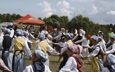 Aiarako udalerria gogor ari da taupadaka!