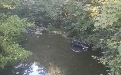 Auto bat Urola ibaira erori da, San Juan auzoan