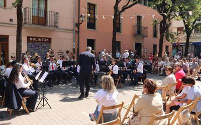Milagroko musika bandak emanaldia eskaini du Durana kalean