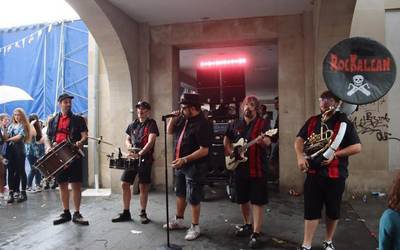 Ahotsari eta gerriari astindua, Rockalean taldearekin batera