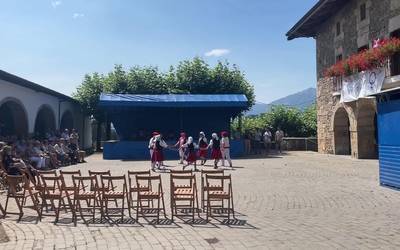 Gabirin goruntz dantza taldeak emanaldia izan du