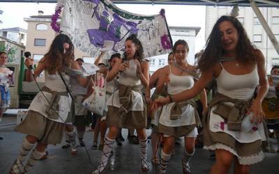 Kuadrillek eta hamaika kultura jarduerek girotu zuten atzo Berakatz Eguneko arratsalde eta gaua