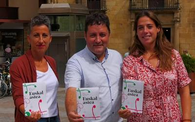 Euskal Asteko egitaraua aurkeztu du Zarauzko Udalak