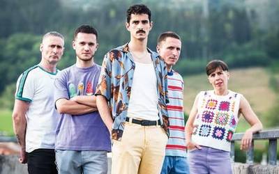 Tomas Lizarazu: "Musikaz gain, zerbait gehiago eskaini nahi diogu entzuleari"