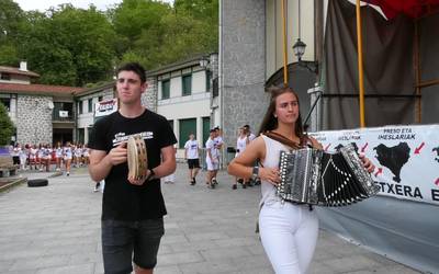 Kuadrilla artean giro onez ospatzen ari dira San Gregorioko festak