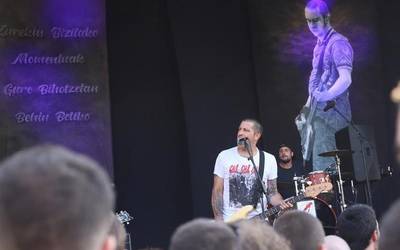 Josu Azkarateren omenezko jaialdiak jendetza batu du Elgetan