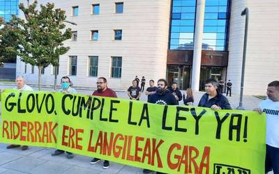 Berta Garcia (LAB): "Legea eta hamaika sententzia kontra dituen arren Glovok ez ditu bere banatzaileak langile moduan onartu nahi"