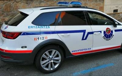 Arma zuriz eraso egitearren atxilotuta