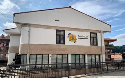 Gaur bukatuko da Danbolin musika eskolan izena emateko epea