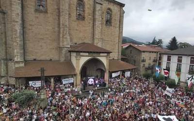 Ferixa Nausikoetako gaueko autobusean neskekiko hainbat eraso egon direla salatu du Elorrioko Asanblada Feministak
