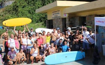 Surf saio inklusiboa egin dute goizean