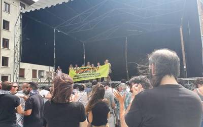 Greba mugagabea abiatuko dute Superberriak kateko dendetan, ostiraletik aurrera