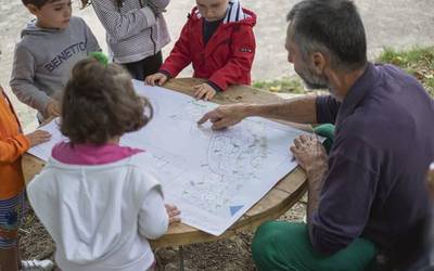Urduñako Herri Eskolako jolastokiaren metamorfosia, permakultura ardatz