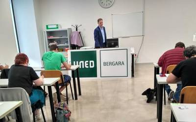 Bi gradu berri eskainiko ditu UNEDek 2022-2023 ikasturtean