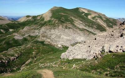 Nafarroako Pirinioetara Anaitasuna mendi bazkunak antolatutako irteerarako plaza guztiak bete dira