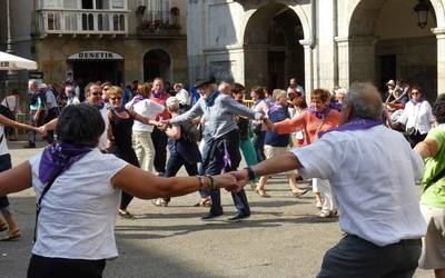 Aurten ere plazako dantza tradizionalen ikastaroa eskainiko du Portaloi elkarteak