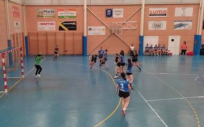 Beti Gazteko emakume futbolariek etxean ekinen diote denboraldi berriari
