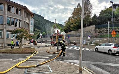 Gas-ihes bat gertatu da Mendaron, igogailua eraikitzeko lanak egiten ari zirela