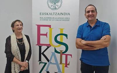 Gazteen arteko euskarazko ahozko jarduna aztertzuko dute Iruñeko Komunikabideak Fundazioak eta Euskaltzaindiak