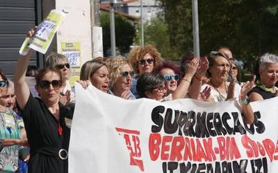 Erabateko jarraipena Superberriakeko greba mugagabearen bigarren egunean