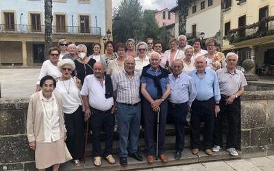 32 lagun elkartu ditu Xalbadorpe elkarteak 80 urtetik gorako bazkideen egunean