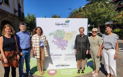 Euskadi Lagunkoiaren erakusketa ibiltariak Azkoitian egin du geldialdia