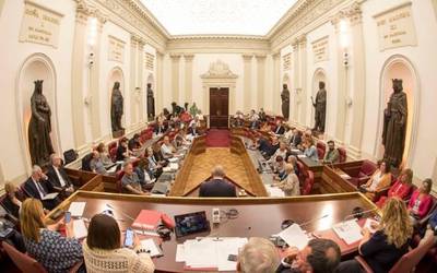 Ekonomia, energia eta zaintza, ardatz
