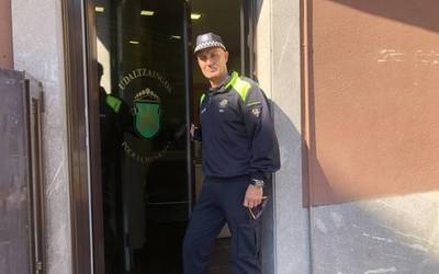 “Isunen eta zigorren gainetik jendea laguntzeko gaude”