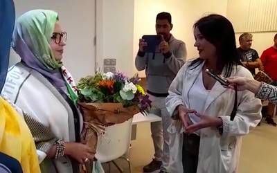 Sultana Jaya saharar ekintzaileari ongi etorria egin diote Ordiziako hitzaldiaren ondoren