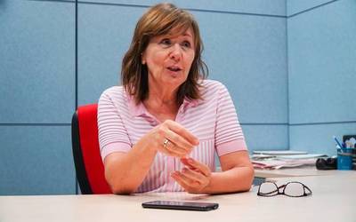 "Autokritika lan serio bat egiteko dugu kazetariok"