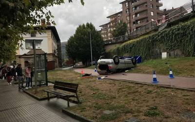 Auto batek istripua izan du Xabier Munibe kalean