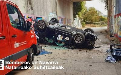 Gizonezkoa auto istripuan larri zauritu zen