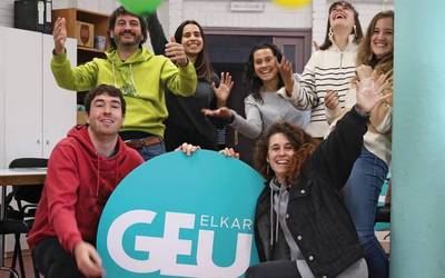 Kandelari putz, eta segi aurrera