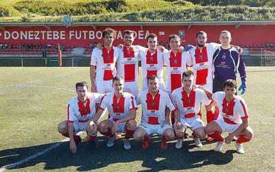 Doneztebe futbol taldeak ezin irabaziz segitzen du