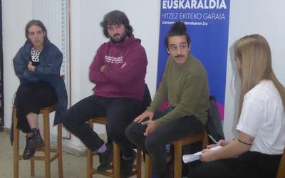 Euskaraz kantatzeko hautua egin dute